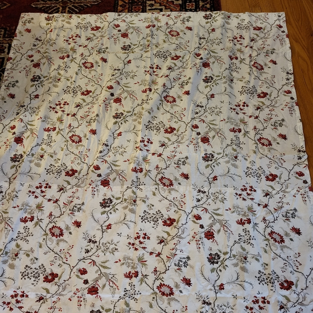 2 curtain panels